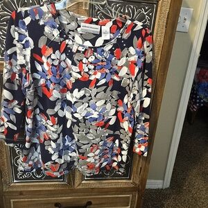 Alfred Dunner Navy and Red Leaf Print Blouse. Size PETITE MEDIUM